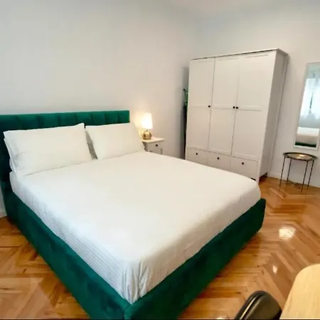 Soleil M Shyri Old Town * Тирана