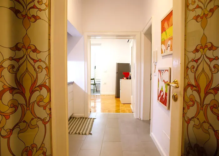 Soleil M Shyri Old Town * 티라나